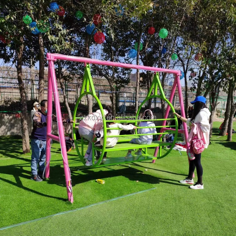 Attractie in een pretpark, met - Outdoor Children'S Park recensie en prijs